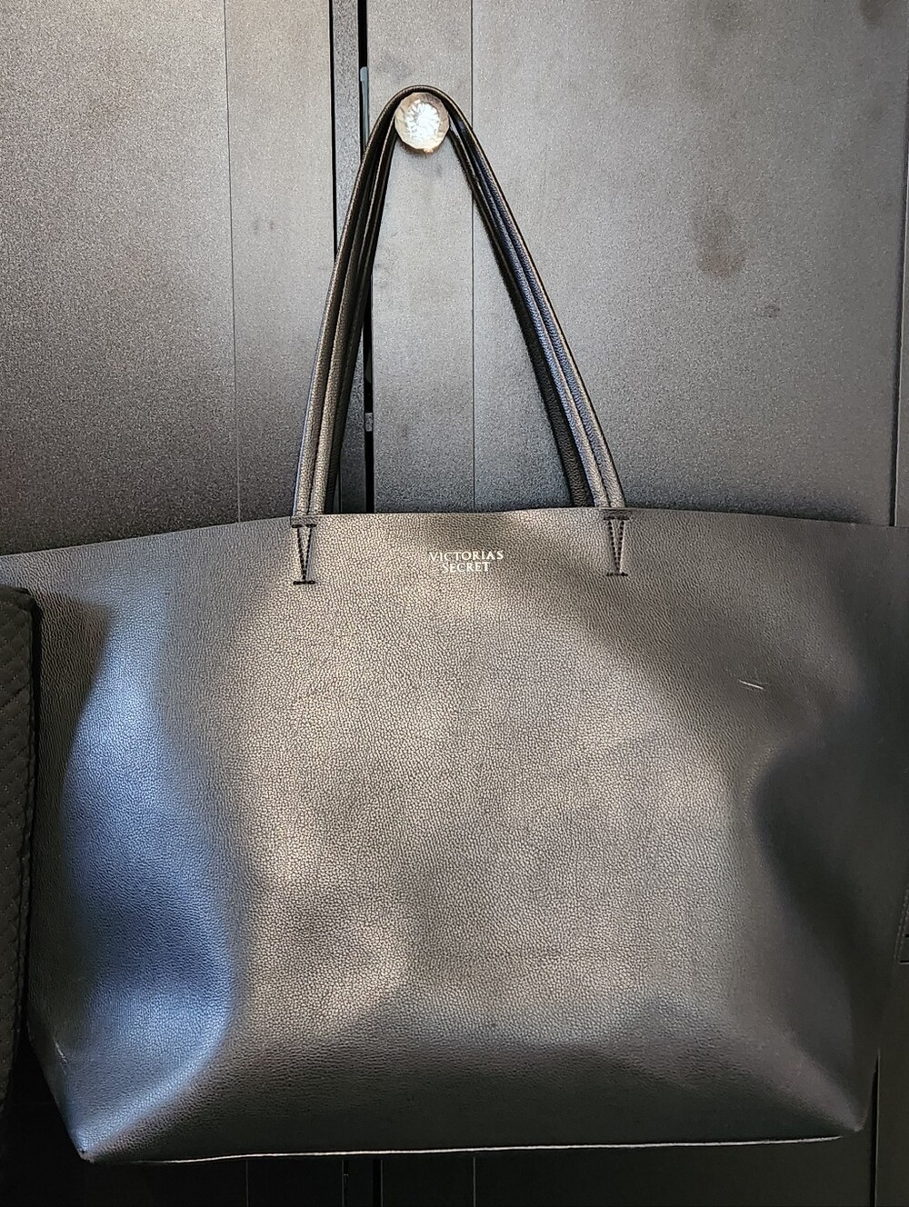 3 Totes Totally + VS Wristlet Bundle. MSRP $264. Large Totes. - Picture 6 of 7